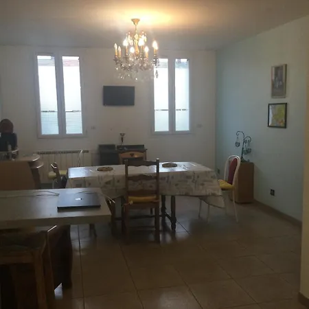 Proche Centre Et Gare 펜션 퐁생트막상스