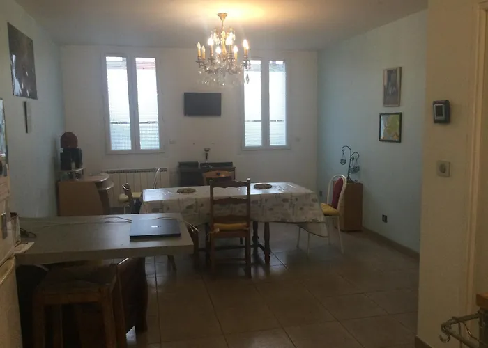 Proche Centre Et Gare 펜션 퐁생트막상스